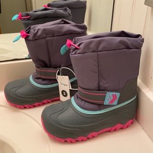 Cat & Jack girls snow boot size 3  NWT